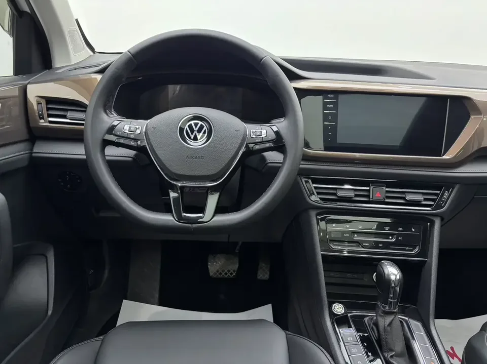 Volkswagen Tharu tuyue 2022 280TSI 2WD Deluxe Edition 2022 — thumbnail 3