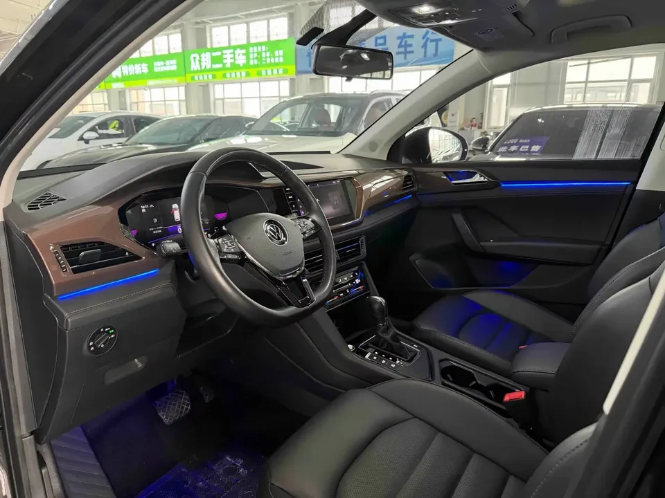 Volkswagen Tharu tuyue 2022 280TSI 2WD Deluxe Edition 2022 — thumbnail 4