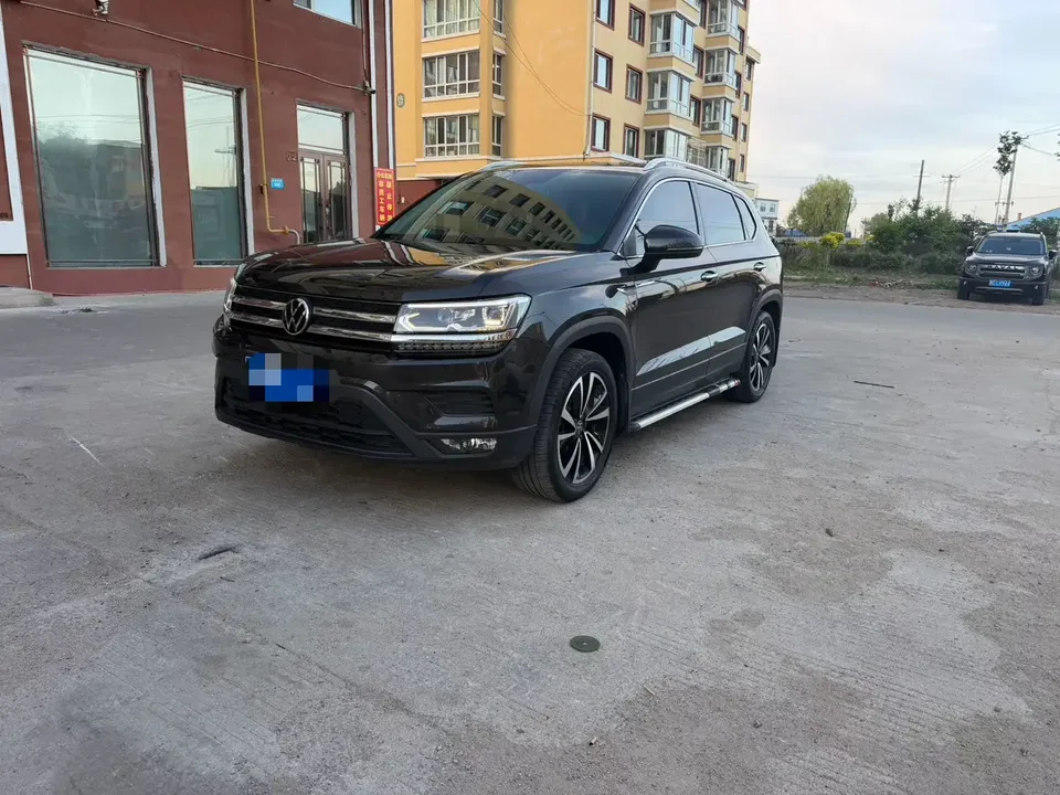 Volkswagen Tharu tuyue 2022 280TSI 2WD Deluxe Edition 2023 — photo 1, buy with delivery to Moscow