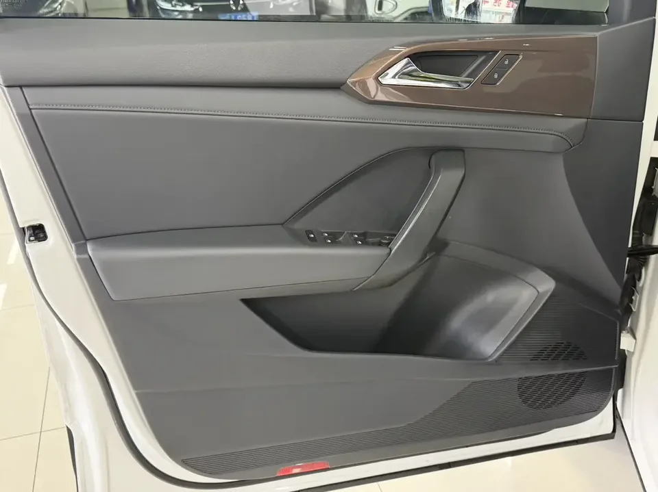 Volkswagen Tharu tuyue 2022 280TSI 2WD Deluxe Edition 2022 — миниатюра 3