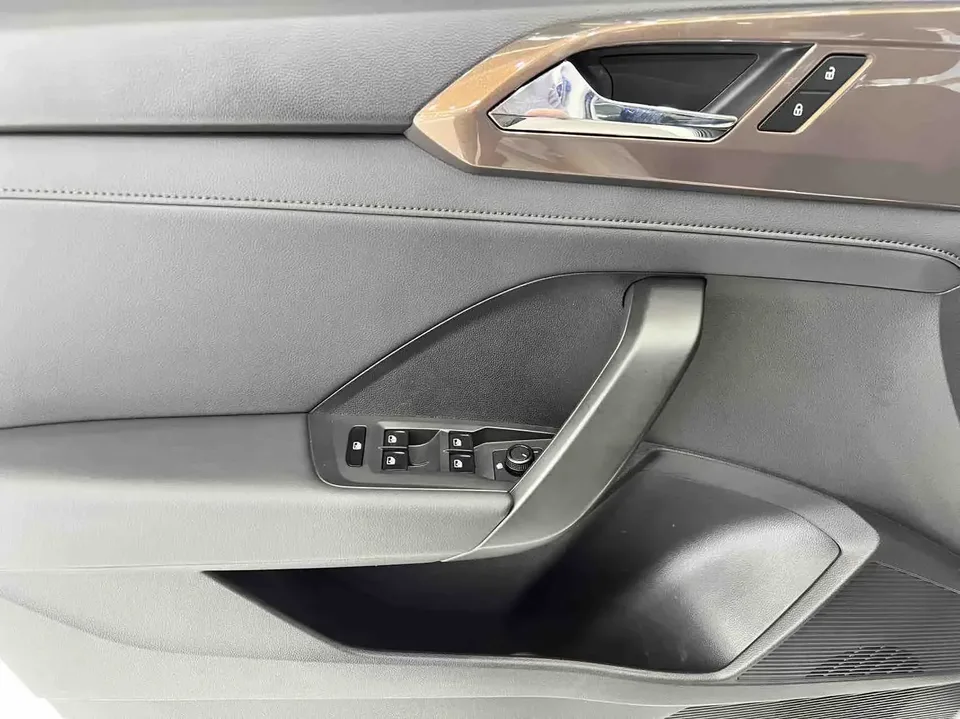 Volkswagen Tharu tuyue 2022 280TSI 2WD Deluxe Edition 2022 — thumbnail 3