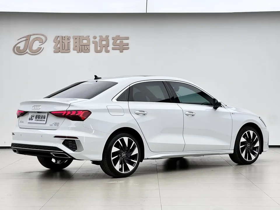 Audi A3 Audi A3 2022 A3L Limousine 35 TFSI Stylish Sports 2022 — миниатюра 2