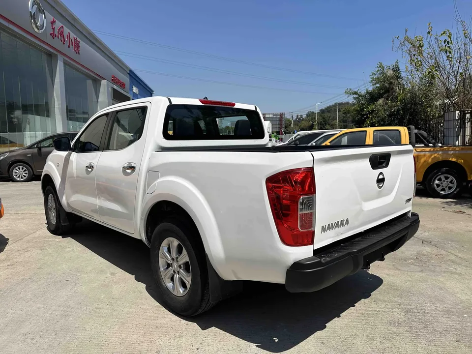 Nissan Navara navarre 2022 2.5L Manual 2WD Smart Link QR25 2024 — thumbnail 2