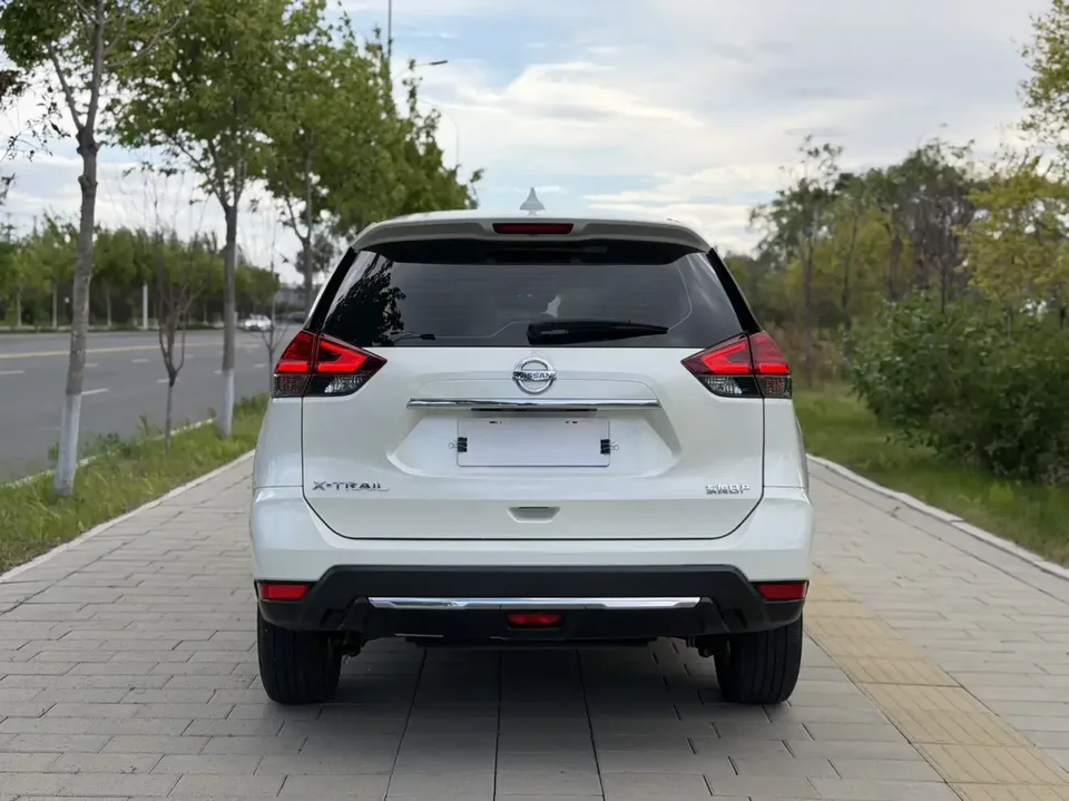 Nissan X-Trail Qijun 2023 Classic Edition 2.0L 2WD Smart Link Premium Edition 2022 — thumbnail 2