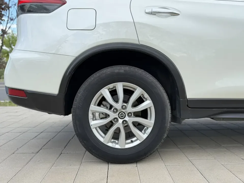 Nissan X-Trail Qijun 2023 Classic Edition 2.0L 2WD Smart Link Premium Edition 2022 — thumbnail 3