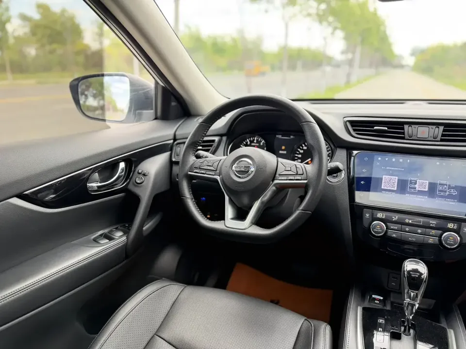 Nissan X-Trail Qijun 2023 Classic Edition 2.0L 2WD Smart Link Premium Edition 2022 — thumbnail 5