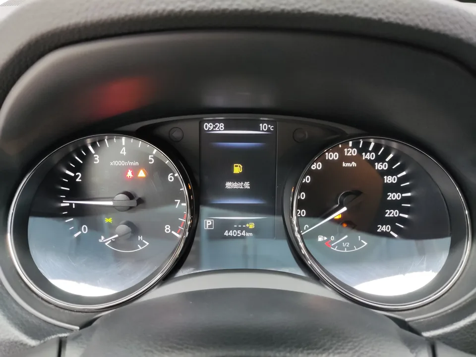 Nissan X-Trail Qijun 2022 2.0L 2WD Smart Link Premium Edition 2022 — thumbnail 4