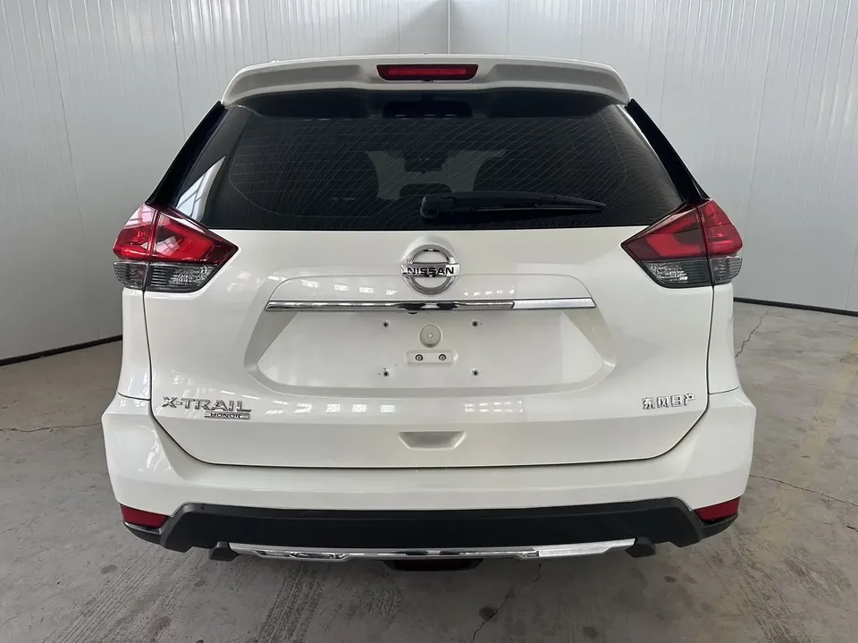 Nissan X-Trail Qijun 2023 Classic Edition 2.0L 2WD Smart Link Premium Edition 2023 — thumbnail 2