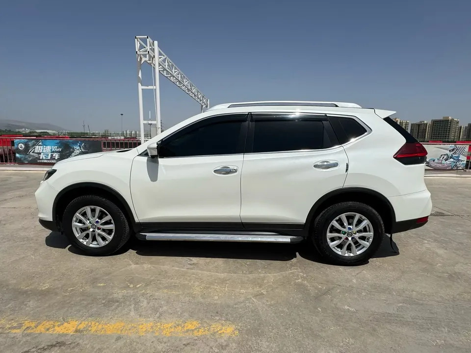 Nissan X-Trail Qijun 2022 2.0L 2WD Smart Link Premium Edition 2023 — миниатюра 4
