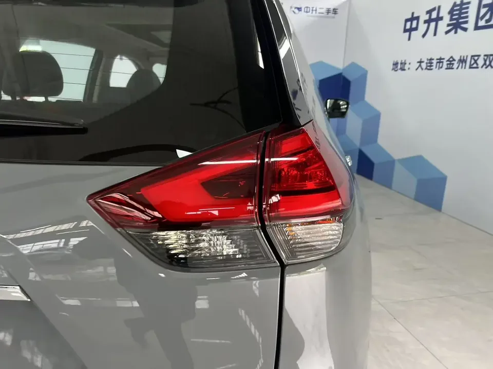 Nissan X-Trail Qijun 2025 Honor 2.0L 2WD Leading Edition 2025 — thumbnail 2