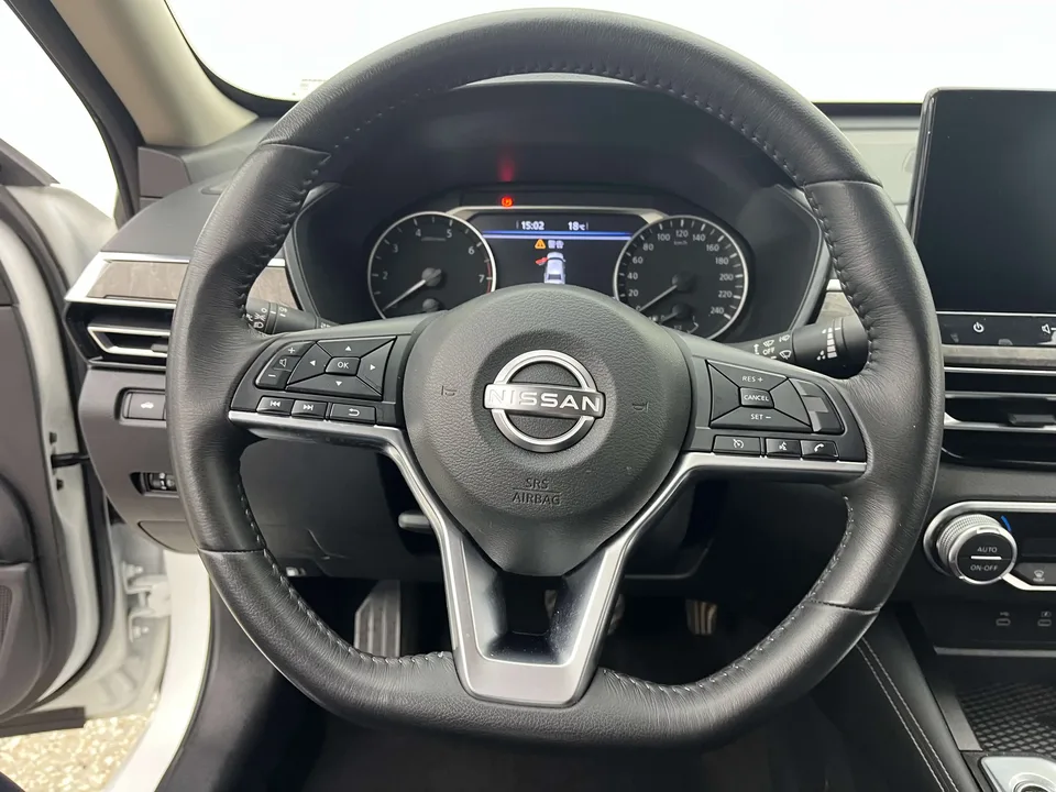 Nissan Altima Sound of nature 2022 2.0L XL-TLS Enjoy Edition 2023 — thumbnail 3