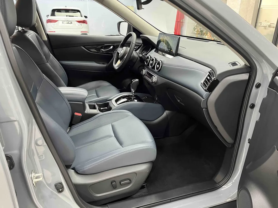 Nissan X-Trail Qijun 2025 Honor 2.0L 2WD Leading Edition 2025 — thumbnail 3