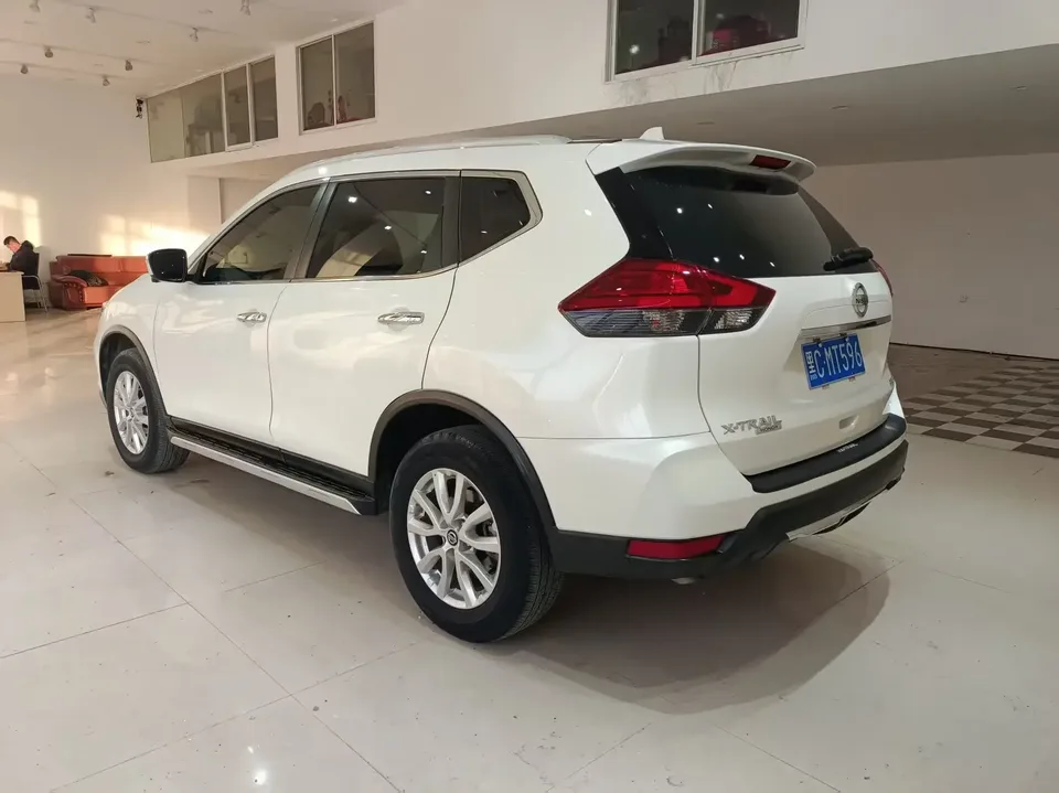 Nissan X-Trail Qijun 2022 2.0L 2WD Smart Link Premium Edition 2023 — thumbnail 2