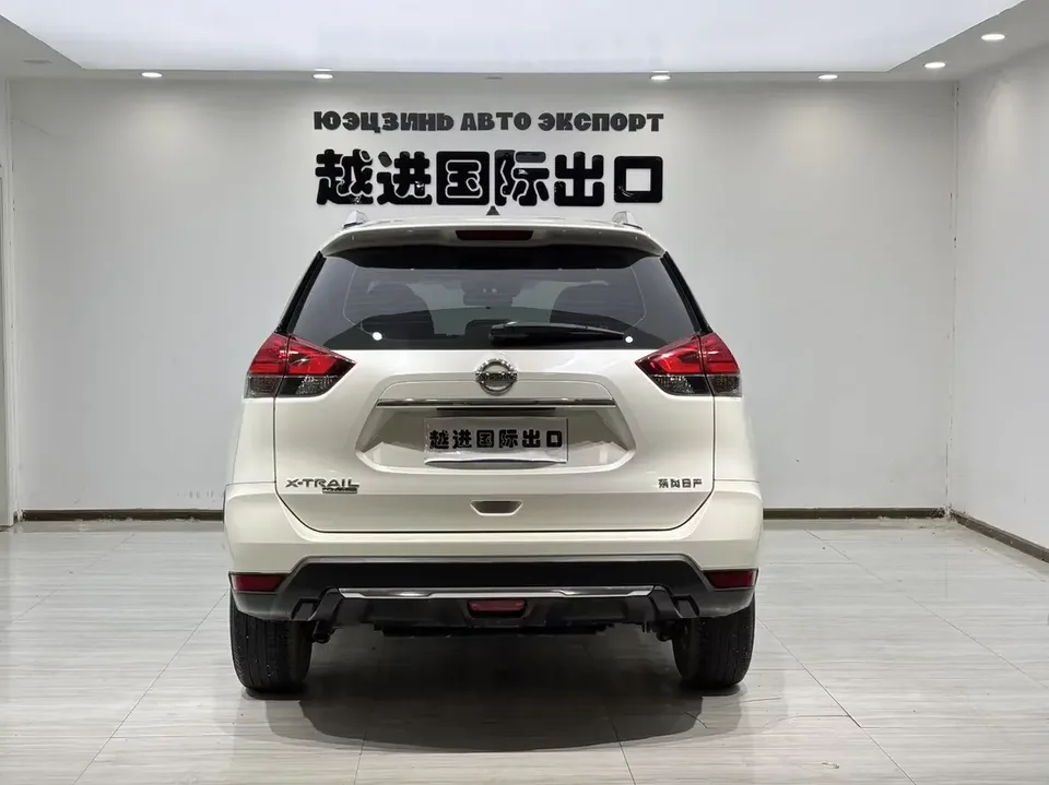 Nissan X-Trail Qijun 2022 2.0L 2WD Smart Link Premium Edition 2023 — thumbnail 2