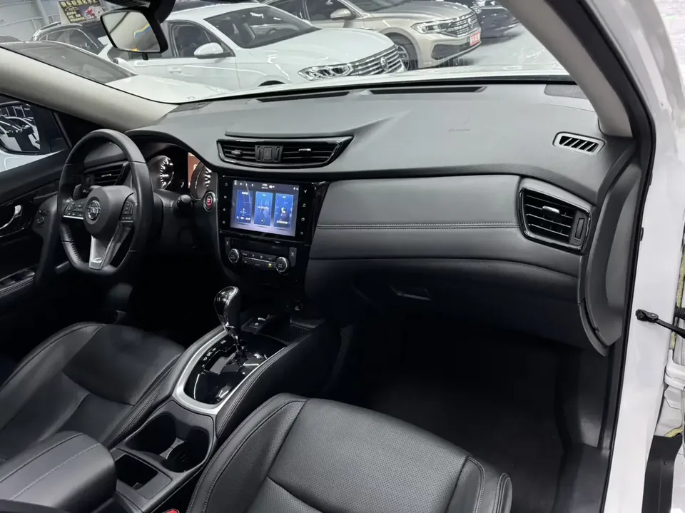 Nissan X-Trail Qijun 2022 2.0L 2WD Smart Connection Comfort Edition 2023 — thumbnail 5