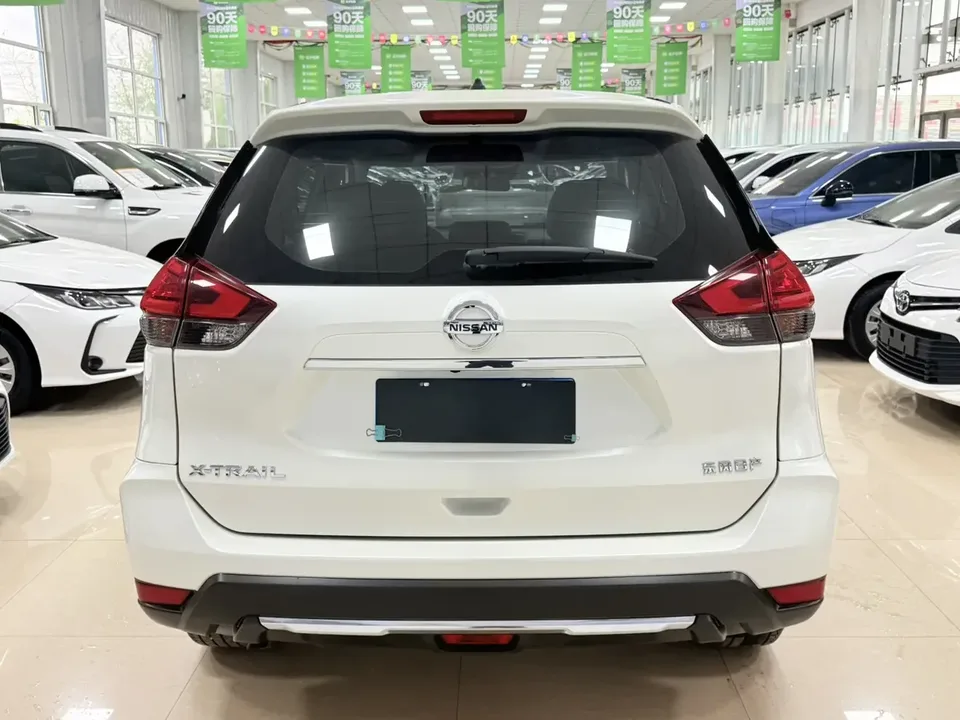 Nissan X-Trail Qijun 2023 Classic Edition 2.0L 2WD Smart Link Premium Edition 2025 — thumbnail 2