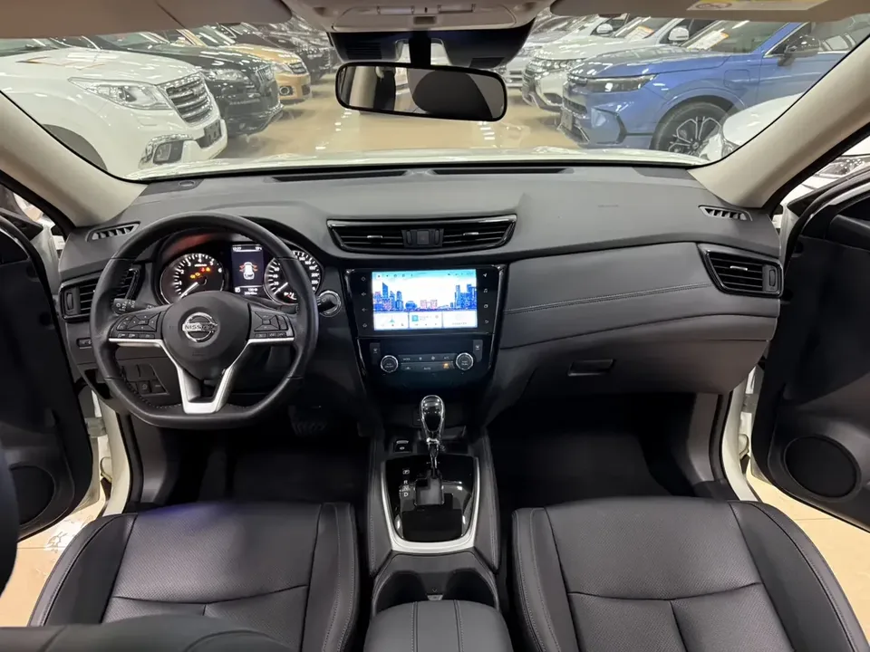 Nissan X-Trail Qijun 2023 Classic Edition 2.0L 2WD Smart Link Premium Edition 2025 — thumbnail 3