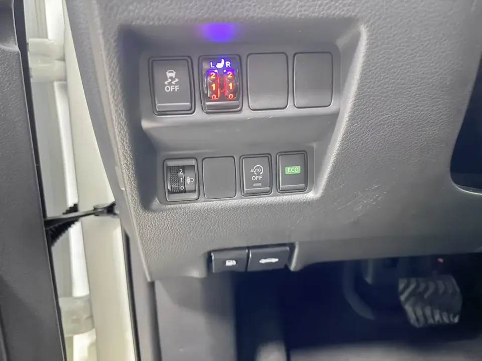 Nissan X-Trail Qijun 2023 Classic Edition 2.0L 2WD Smart Link Premium Edition 2025 — thumbnail 4