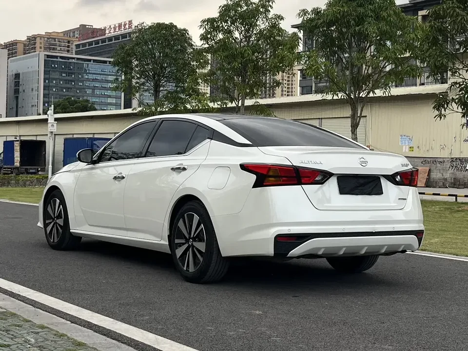 Nissan Altima Sound of nature 2021 2.0L XL Comfort Edition 2023 — thumbnail 4