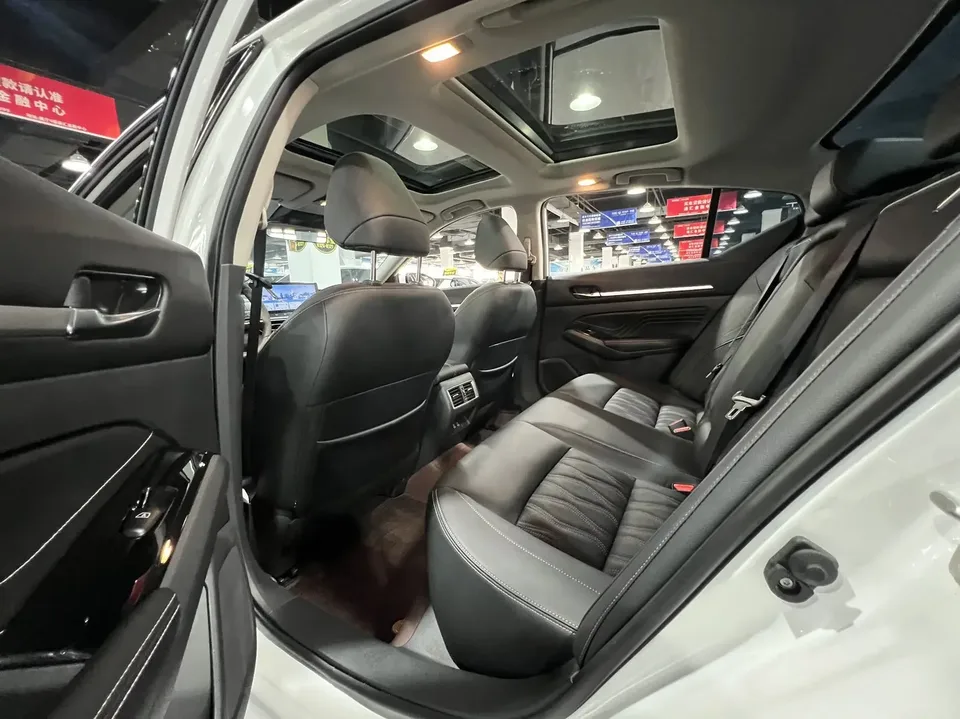 Nissan Altima Sound of nature 2025 2.0L XL-TLS Enjoy Edition 2025 — thumbnail 5