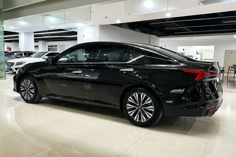 Nissan Altima Sound of nature 2022 2.0L XL-TLS Enjoy Edition 2023 — thumbnail 4