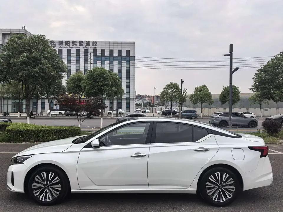 Nissan Altima Sound of nature 2022 2.0L XE Pure Edition 2023 — thumbnail 4