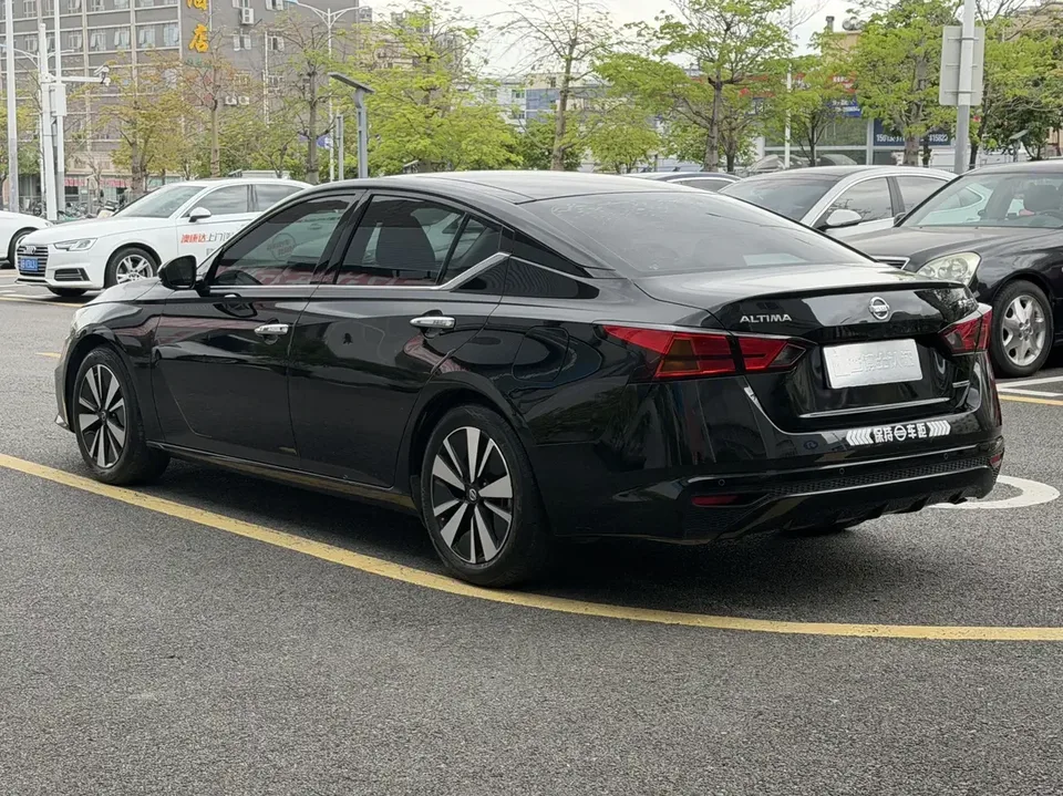 Nissan Altima Sound of nature 2020 Modified 2.0L XL Upper Smart Edition 2022 — thumbnail 4