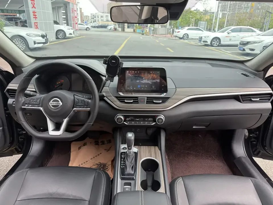 Nissan Altima Sound of nature 2020 Modified 2.0L XL Upper Smart Edition 2022 — thumbnail 5
