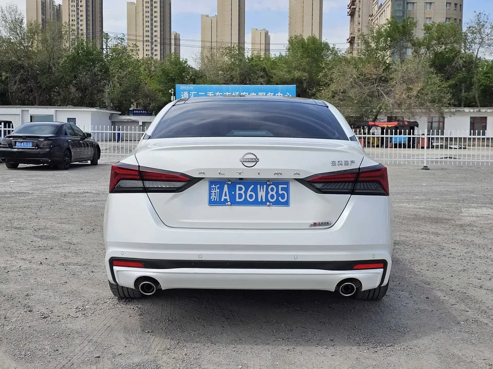 Nissan Altima Sound of nature 2022 2.0L XL-TLS Enjoy Edition 2023 — thumbnail 2