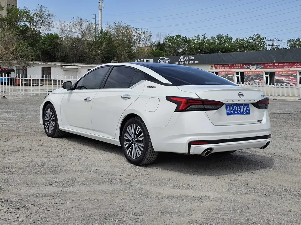 Nissan Altima Sound of nature 2022 2.0L XL-TLS Enjoy Edition 2023 — thumbnail 4