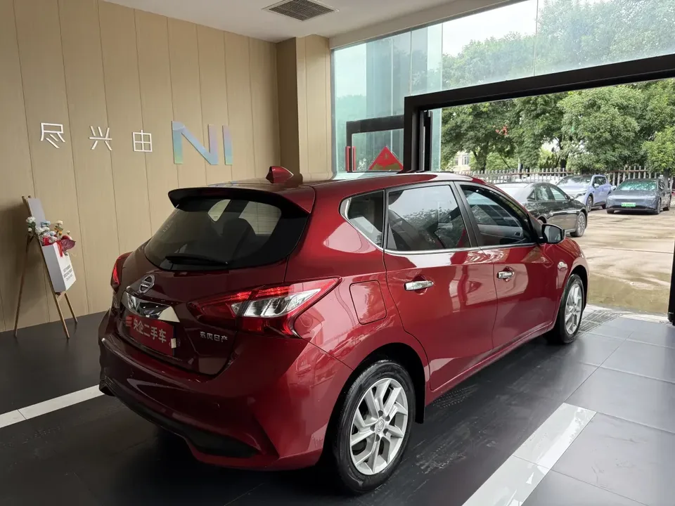 Nissan Tiida Tiida 2024 1.6L CVT Cool Edition 2025 — thumbnail 2