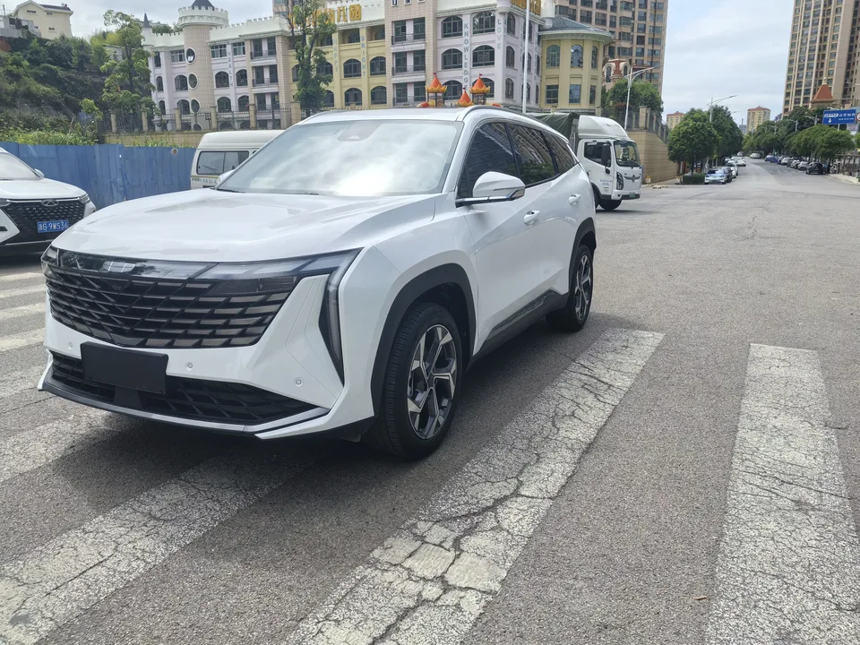 Geely Atlas L Boyue L 2023 1.5TD DCT Premium 2023 — фото 1, купить с доставкой в Москву