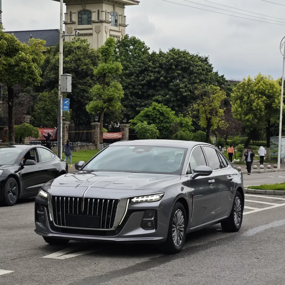 Hongqi H5 Hongqi H5 2023 2.0T Automatic Intelligent Connection Flagship Edition 2023 — photo 1, buy with delivery to Moscow