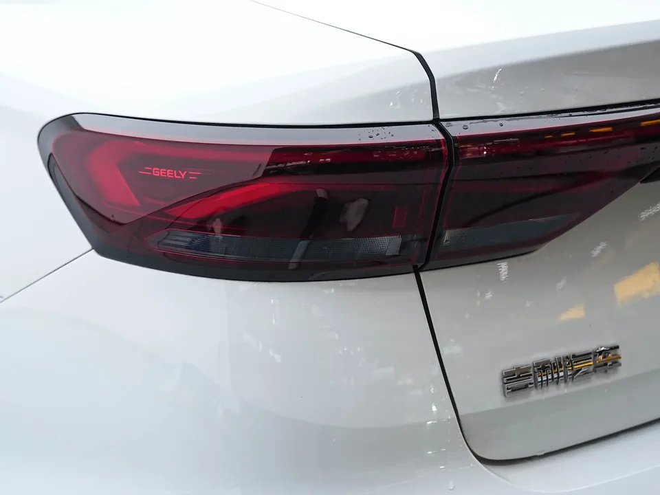 Geely Emgrand emgrand 2026 4 Million Commemorative Edition 1.5L CVT Flying Model 2025 — thumbnail 4