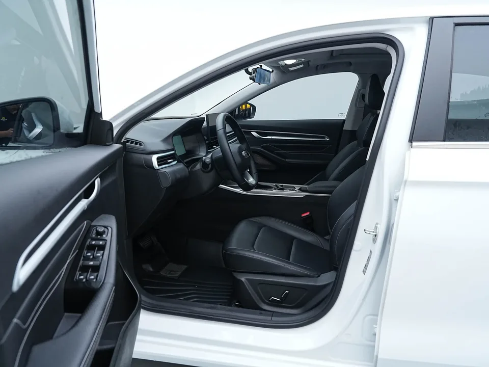 Geely Emgrand emgrand 2026 4 Million Commemorative Edition 1.5L CVT Flying Model 2025 — thumbnail 5