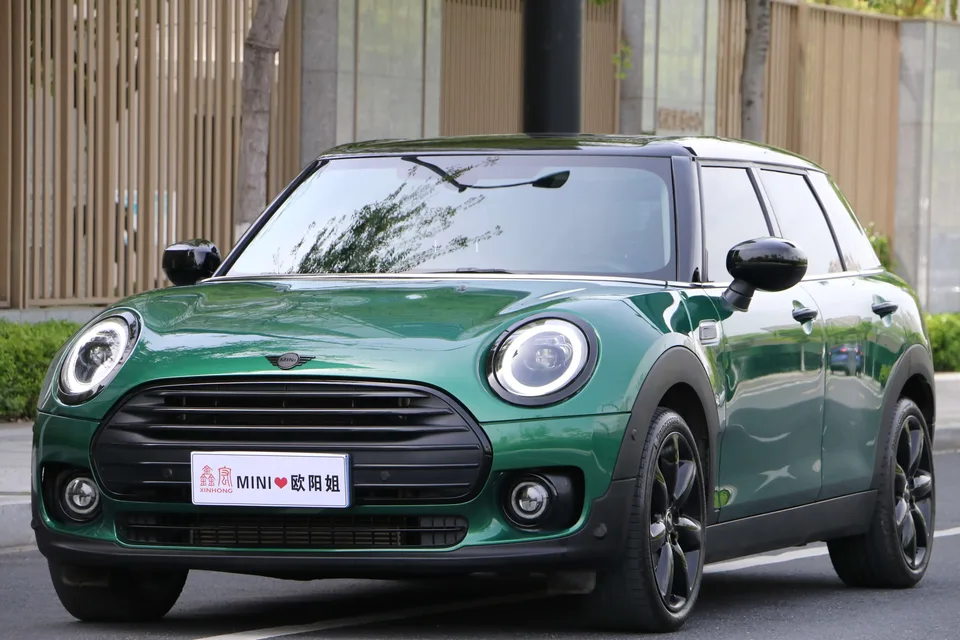 MINI Clubman MINI CLUBMAN 2022 Modified 1.5T COOPER Connoisseur 2022 — photo 1, buy with delivery to Moscow