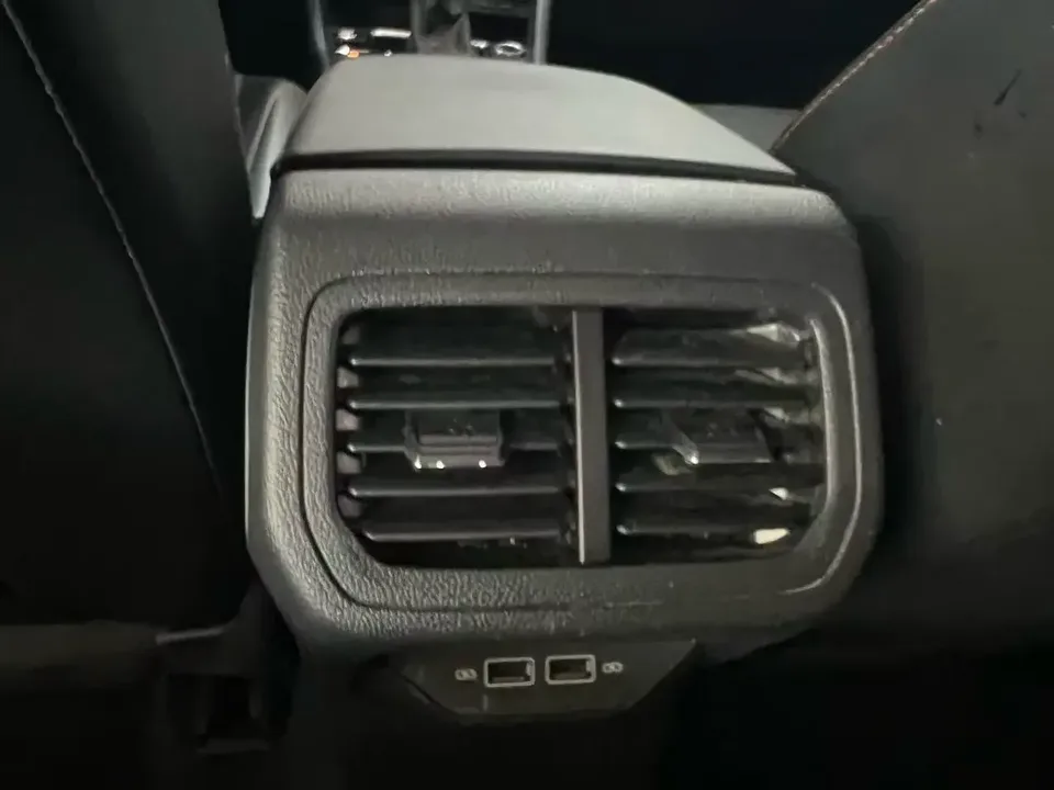 Volkswagen Bora Bora 2023 200TSI DSG Joy Travel PRO Edition 2023 — thumbnail 3