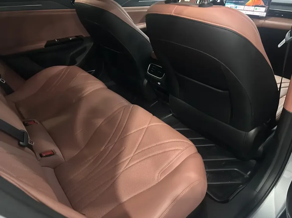 Geely Galaxy L6 Galaxy L6 2025 1.5 EM-i DHT 140KM Starship Edition 2025 — thumbnail 3
