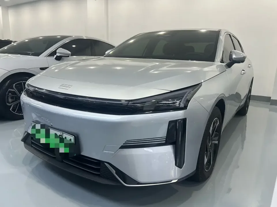 Geely Galaxy L6 Galaxy L6 2025 1.5 EM-i DHT 140KM Starship Edition 2025 — photo 1, buy with delivery to Moscow