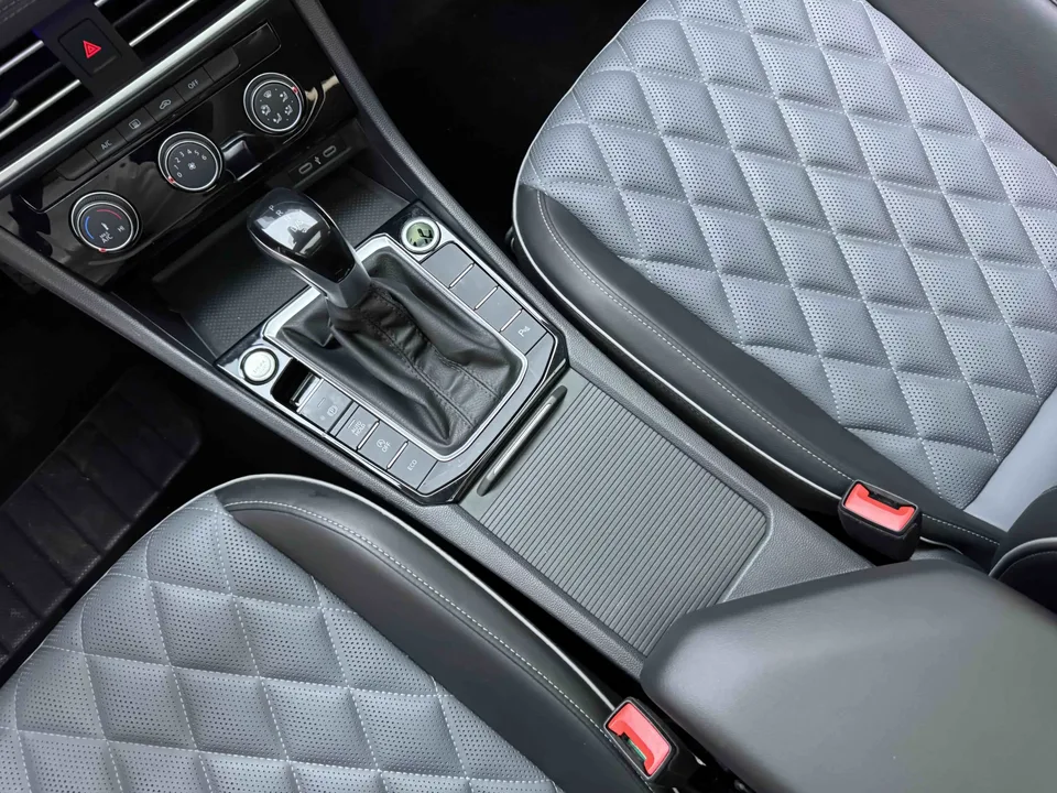 Volkswagen Sagitar Sagitar 2023 300TSI DSG Beyond Edition 2024 — thumbnail 3