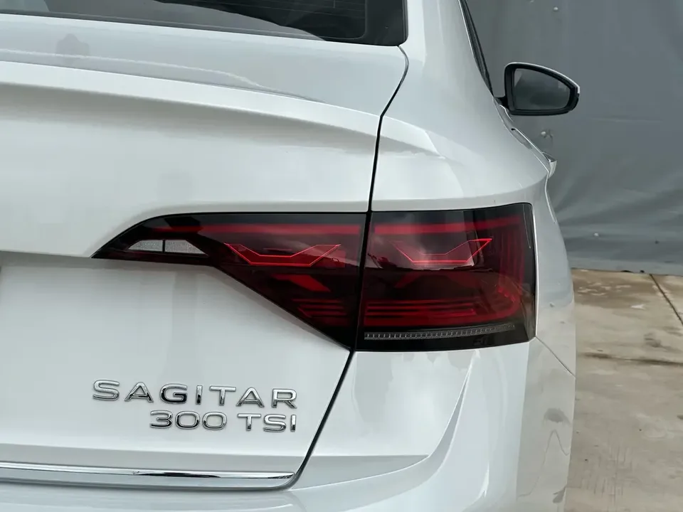 Volkswagen Sagitar Sagitar 2023 300TSI DSG Excellence Edition 2024 — thumbnail 3