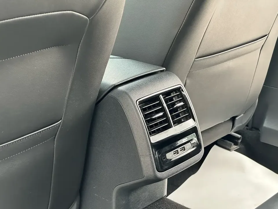 Volkswagen Sagitar Sagitar 2023 300TSI DSG Excellence Edition 2024 — thumbnail 4