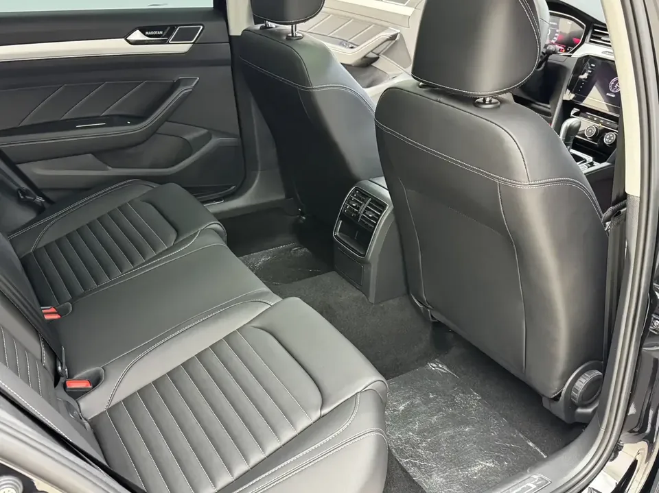 Volkswagen Magotan Magotan 2023 2 millionth anniversary edition 280TSI DSG comfort model 2024 — thumbnail 4