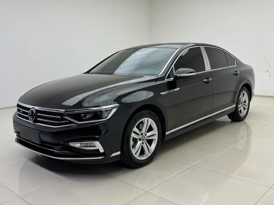 Volkswagen Magotan Magotan 2023 2 millionth anniversary edition 280TSI DSG comfort model 2024 — photo 1, buy with delivery to Moscow