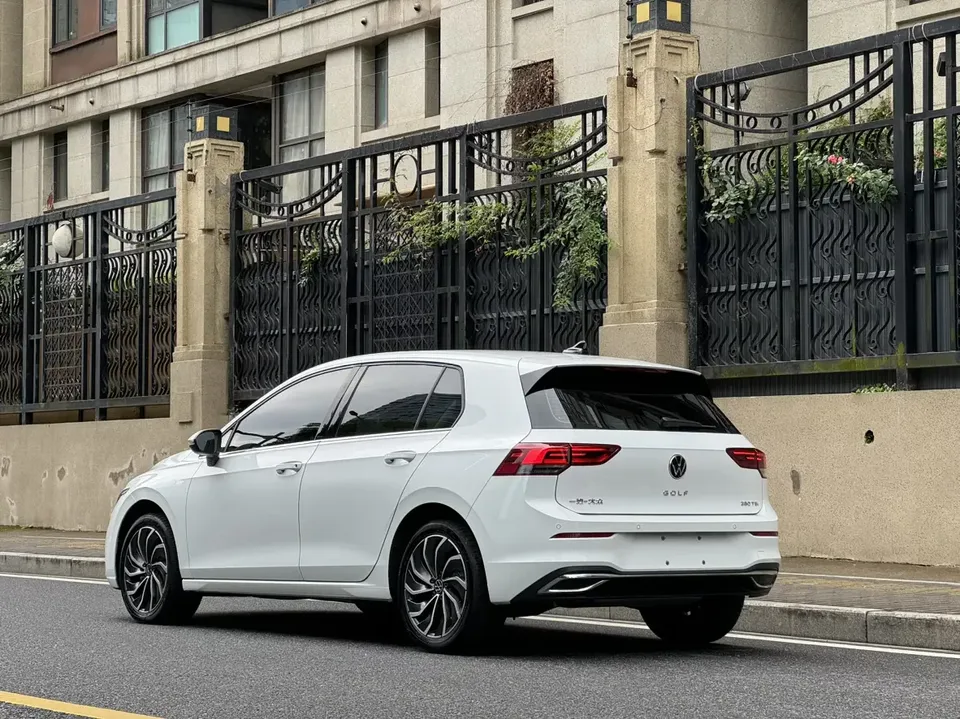 Volkswagen Golf golf 2024 280TSI DSG Pro 50 Years Legend Edition 2025 — thumbnail 2