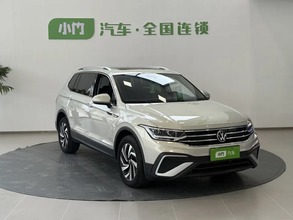 Volkswagen Tiguan L Tiguan L 2023 280TSI Limited Edition 2023 — photo 1, buy with delivery to Moscow