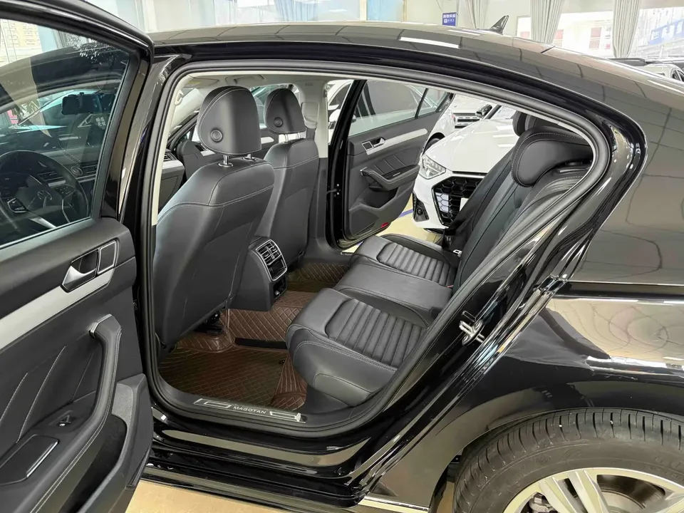 Volkswagen Magotan Magotan 2023 2 millionth anniversary edition 280TSI DSG comfort model 2024 — thumbnail 3