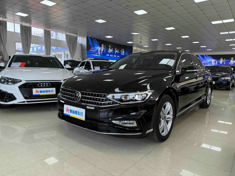 Volkswagen Magotan Magotan 2023 2 millionth anniversary edition 280TSI DSG comfort model 2024 — photo 1, buy with delivery to Moscow