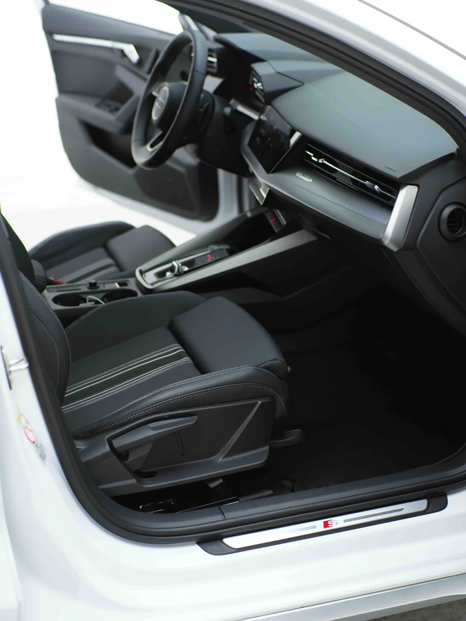 Audi A3 Audi A3 2023 Sportback 35 TFSI Stylish and sporty 2023 — thumbnail 5