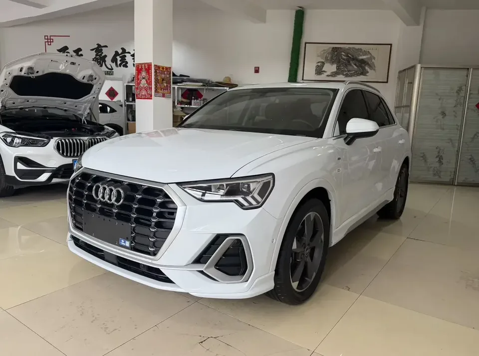 Audi Q3 Audi Q3 2022 35 TFSI Stylish Dynamic 2023 — photo 1, buy with delivery to Moscow